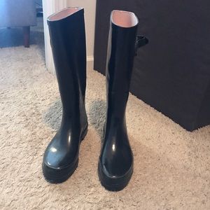 Black rubber sole rain boots. Size 6.